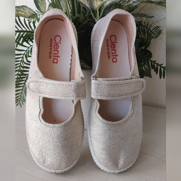 Cienta Little Girls Sparkly Canvas Gold Mary Jane Shoes Size 2.5